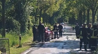 Autofahrer ignoriert im Kreis Höxter Absperrungen und Schläuche und fährt in Feuerwehrübung