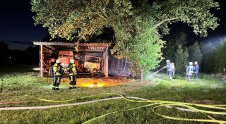 Brand auf landwirtschaftlichem Anwesen in Gütersloh: Unterstand plötzlich in Flammen