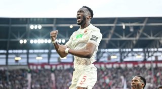 Schlotterbeck ganz spät: FC Augsburg bezwingt Heidenheim