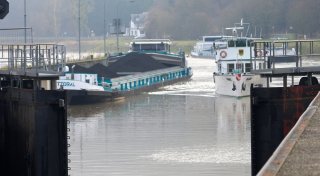 Moselschleuse acht Wochen nach Unfall wieder in Betrieb