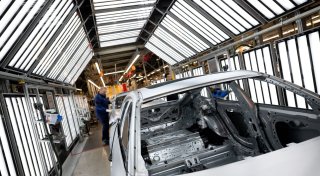 Unternehmen verlagern Zehntausende Jobs ins Ausland