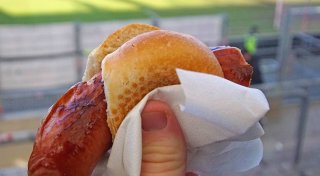 Erstes Spiel mit teurer Stadionwurst - so reagierten die Arminia-Fans