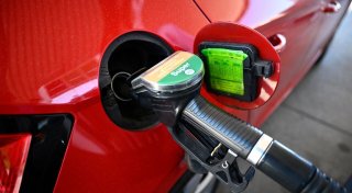 An der Autobahn tankt es sich gut 40 Cent teurer