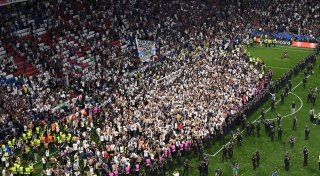 Rasen-Sorgen beim DFB nach Platzsturm der PSG-Fans