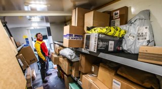 Herfords heimliche Helden: So meistern Zusteller die Paketflut nach den Rabatttagen