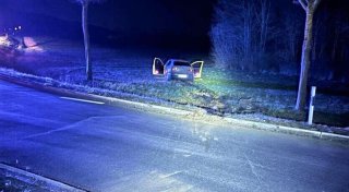 Zu schnell durch Kreisel gefahren: 21-Jährige bei Höxter schwer verletzt