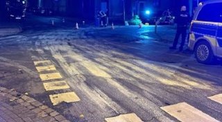 Verkehr lahmgelegt: Bielefelder richtet Riesen-Sauerei auf Schloßhofstraße an