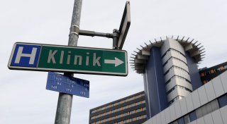 Säugling aus Sachsen an Berg aus Kinderwagen geschleudert