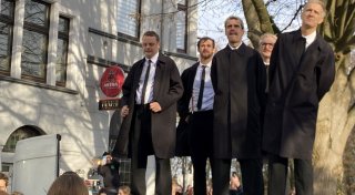 Mit vielen Bildern: Kraftklub singen sich vor dem Bielefelder „Plan B“ warm