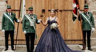 Strahlendes Königspaar beim Schützenfest in Borchen-Etteln