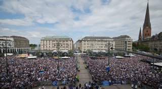 Aufstiegsparty: HSV verwandelt Innenstadt in Partymeile