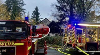 Großer Feuerwehreinsatz: Bielefelder Problemhaus steht erneut in Flammen