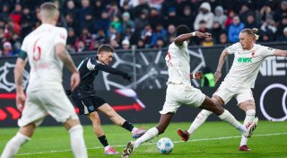 Bayer verkürzt auf Bayern - Cooles 2:0 in Augsburg