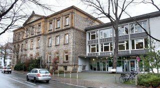 Immer wieder bedroht und beleidigt: 19-jähriger Herforder zu Dauerarrest verurteilt