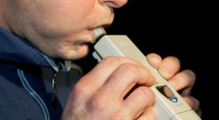 In Schlangenlinien bei Höxter unterwegs: Lkw-Fahrer mit mehr als 1,5 Promille gestoppt