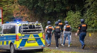 Frau nach Messerangriff an Paderborner Schule in Lebensgefahr - Tatverdächtiger festgenommen