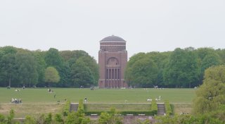 Schlägerei nach Messerangriff im Hamburger Stadtpark
