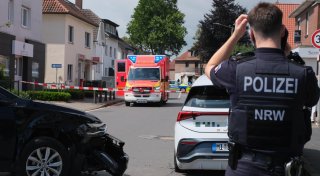 Nach Unfall in Bad Oeynhausen: Autofahrerin von Feuerwehr aus misslicher Lage befreit