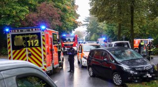 Schwerer Verkehrsunfall in Bielefeld: Ein Mensch musste wiederbelebt werden