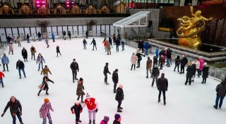 Eislaufbahn am New Yorker Rockefeller Center eröffnet