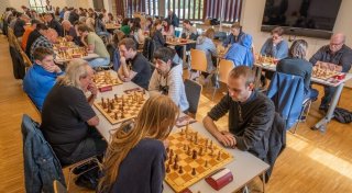 Nationale Schach-Elite in Bielefeld am Zug