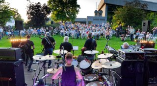 Engeraner Kultband lebt die Liebe zur Rockmusik bei Open-Air-Konzert