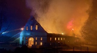 Nach Stallbrand auf Hof bei Spenge: Tierrechtsorganisation erstattet Strafanzeige