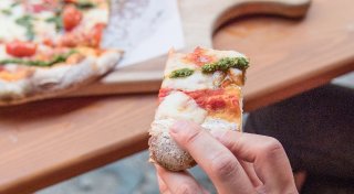 Nicht nur andere Form: Was Pinsa und Pizza unterscheidet