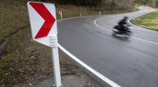 Motorradfahrer verliert bei Lichtenau Handy und löst großen Einsatz aus