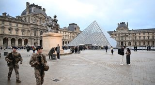 Juwelendiebstahl im Louvre - Ermittler prüfen Alarmanlage