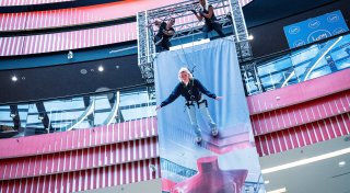 Neue Mutprobe im Bielefelder Shopping-Center Loom: Abseilen aus 16 Metern Höhe