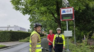 Neues Display soll im Kreis Höxter Sicherheit beim Überholen von Fahrrädern verbessern