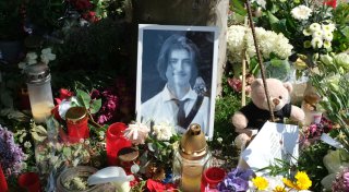 Gedenktafel im Bad Oeynhausener Kurpark soll an den gewaltsamen Tod von Philipos erinnern