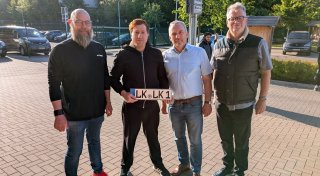 Erste Lübbecker Altkennzeichen „LK“ vergeben: Riesenandrang bei Zulassungsstelle
