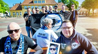 Im Boot zum DFB-Pokalfinale: Arminia-Fanklub erinnert an eine Tragödie