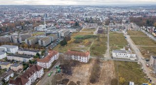 Kreis Paderborn kompakt: Alanbrooke Park, 125 Jahre Nahverkehr und US-Shop-Umzug