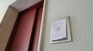 Aufzug außer Betrieb: Schwer kranke Seniorin kann Wohnung alleine nicht mehr verlassen