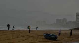 Zyklon trifft auf Indiens Küste - 100.000 Menschen evakuiert