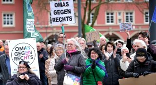 „Omas gegen Rechts“ gründen neue Gruppe in Gütersloh - das sind die Pläne