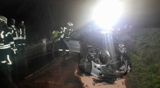 Drei Verletzte bei Unfall auf Landstraße zwischen Beverungen und Brakel