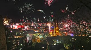 Boulevard-Gastronomen arbeiten am großen Silvester-Feuerwerk über Bielefeld