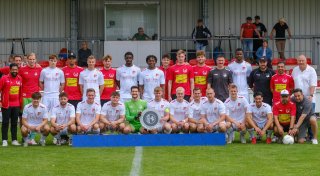 Personalbuch des Landesligameisters VfL Theesen: Von Bratwurstgefährdern und Schnellduschern
