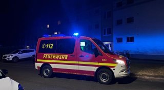 Brand in Bielefeld: Feuerwehr rettet Bewohnerin aus brennender Wohnung