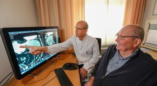 Zufallsbefund: Bielefelder Spezialist entfernt riesigen Lebertumor per OP-Roboter