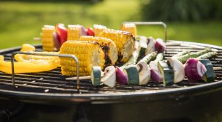 Gesünder und leichter grillen mit der 50-25-25-Regel