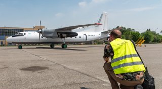 Startbahn statt Strand: Paderborner Luftfahrt-Fan auf Jet-Urlaub in Zentralasien