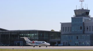 Zwischenfall in der Nacht: Drohnen stören Luftraum am Flughafen Paderborn
