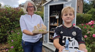 Selbstbedienungsschrank in Höxter: Deko und Geschenke gibt`s im Vorgarten zu kaufen
