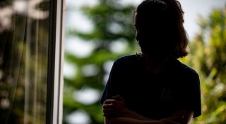 OECD-Studie warnt: Einsamkeit unter Jungen und Alten wächst
