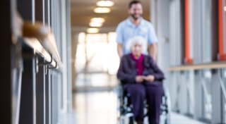 OWL kompakt: Enorme Unterschiede bei Pflegekosten - Bombendrohung gegen Supermarkt